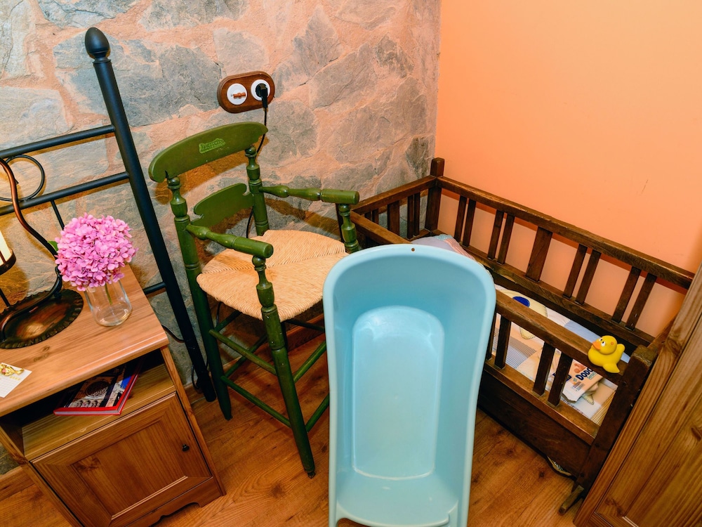 Cozy Cottage in Benllera with Hot Tub photo 3
