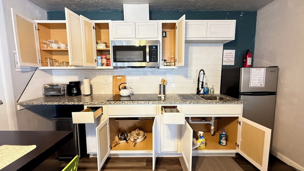 Budget-friendly Studio in OKC Private Entry 20-3