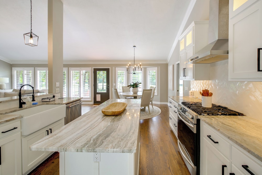 Golf Course View: Elegant Hot Springs Village Home