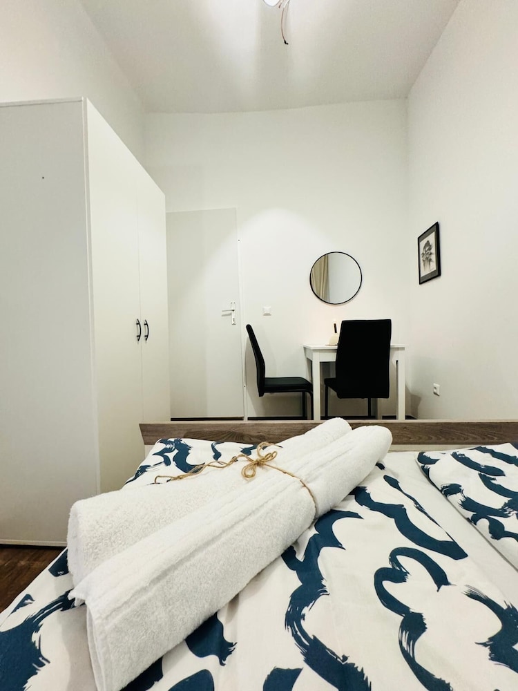 5BR Apt For 10 Walk to Kaufpark Alterlaa