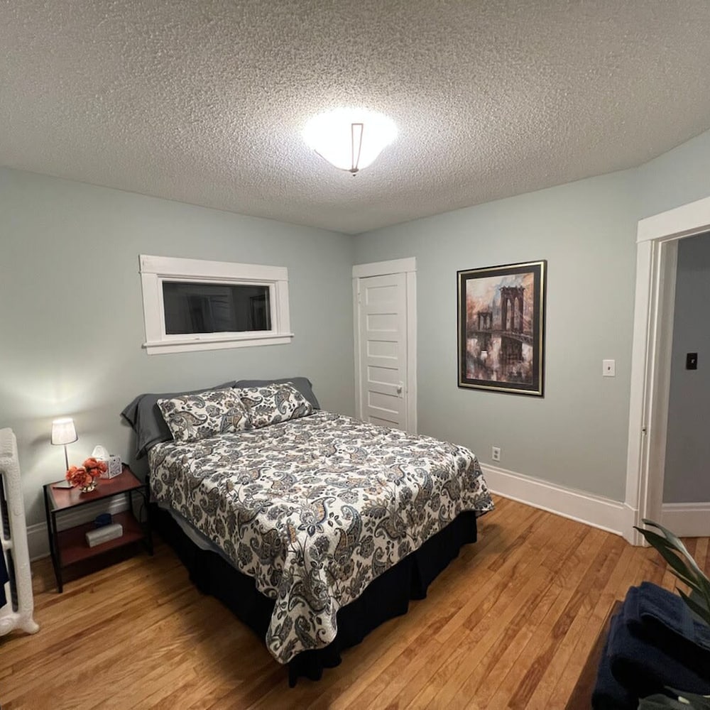 4BR 2BA Home in Charming St Paul - Sleeps 10