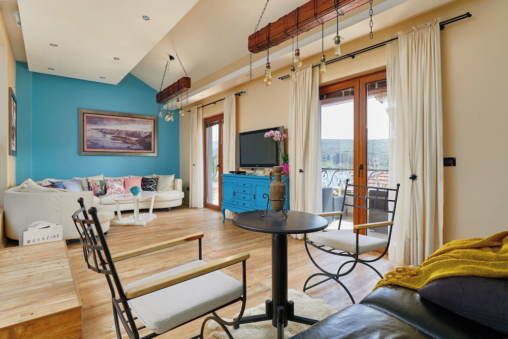 Beachfront Villa Adria