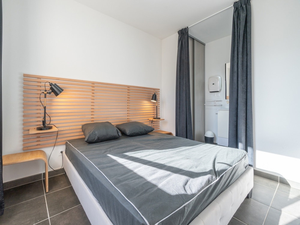 Spacious Stay by Serignan Sea