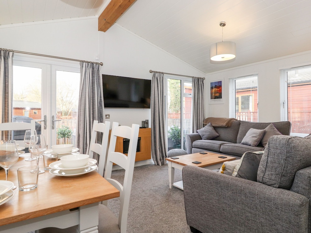 Bowness Bay Lodge