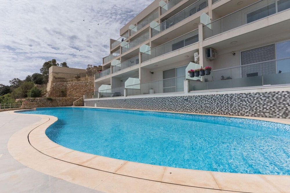 Property With Pool Access - Xaghra Near Marsalforn