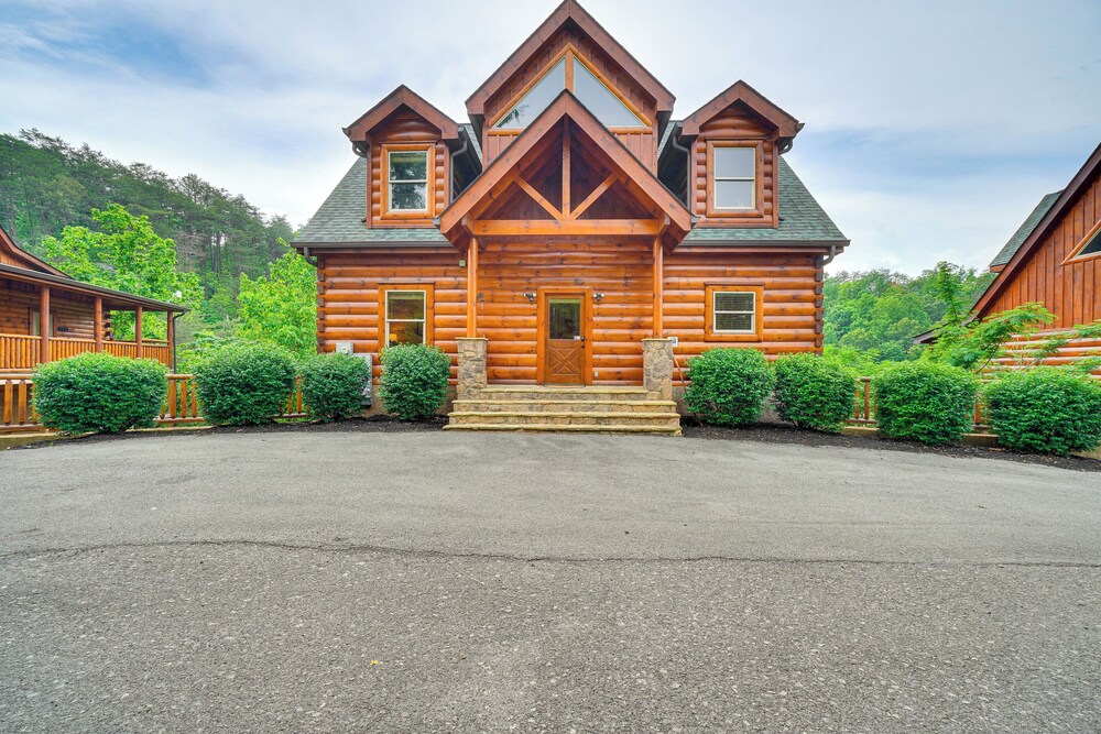 'shady Pines' Mountain Retreat w/ Hot Tub! view 2