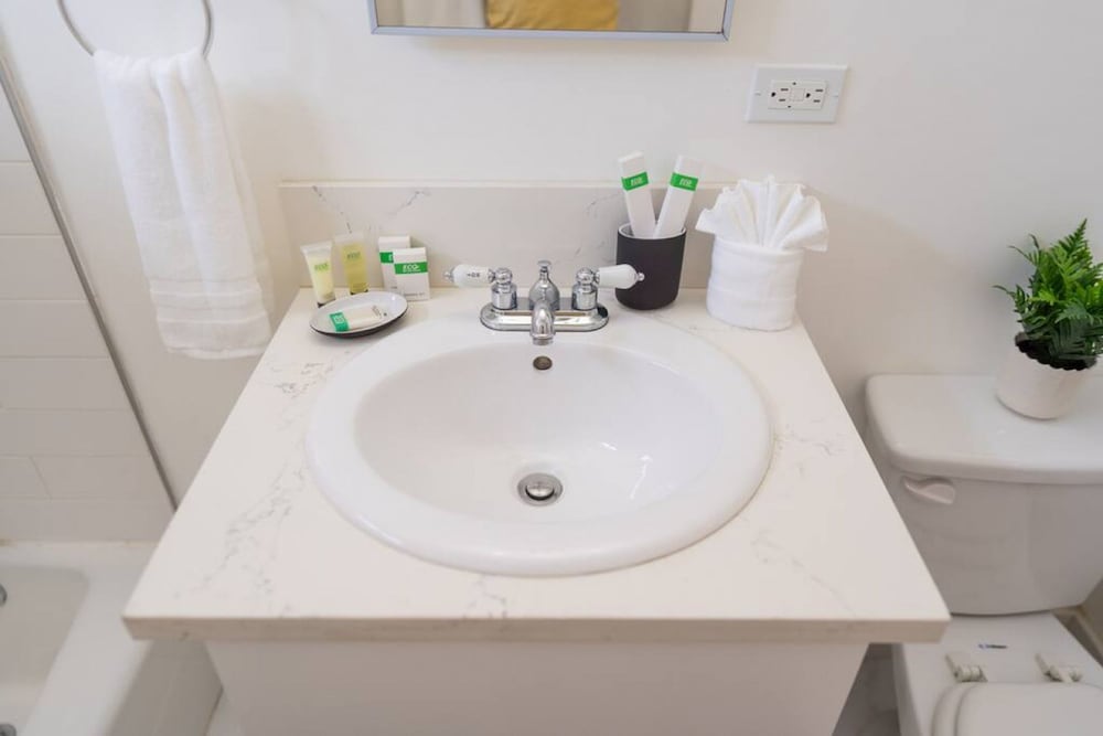 Tranquil 2BR Home in Beautiful Neighborhood P24