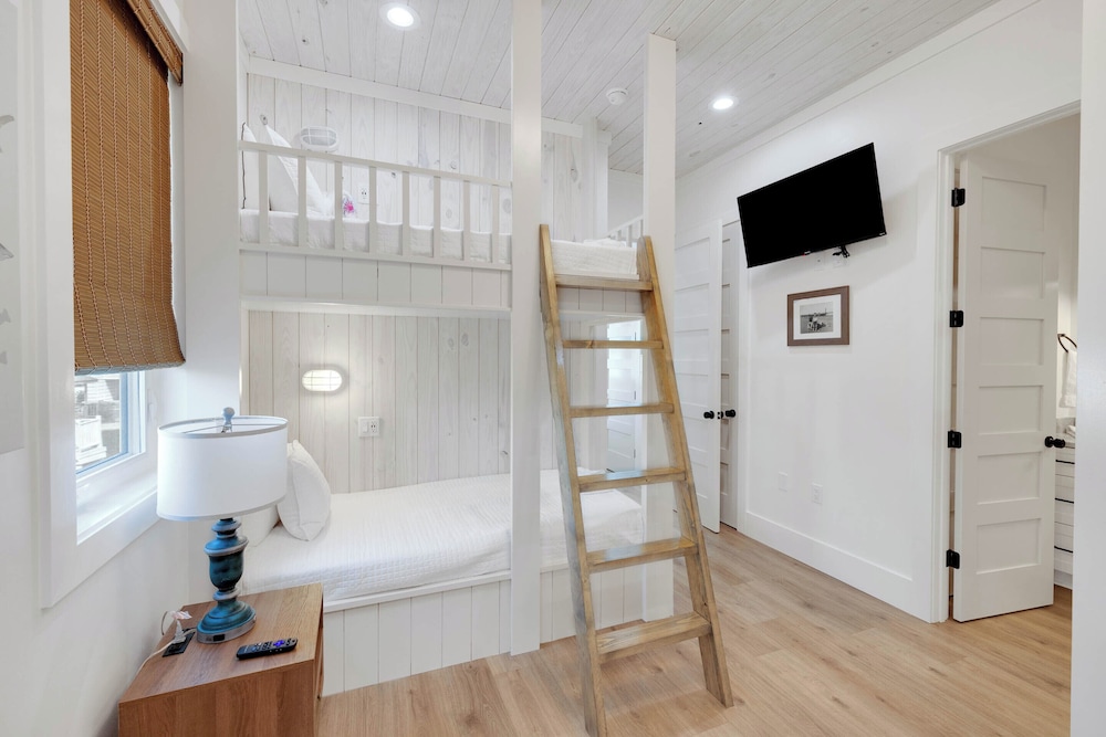 Suite Beach Tybee by Tybee Vacation Rentals