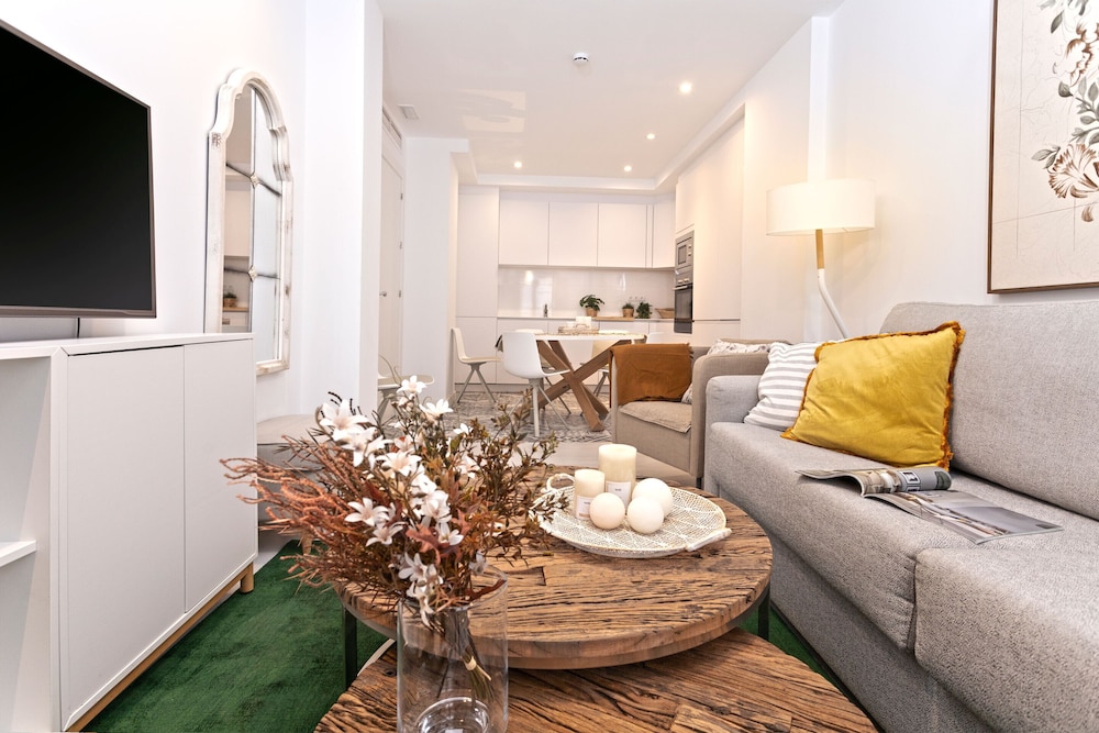 Pretty Two-bedroom Apartment Near the Cathedral Zacatin 203