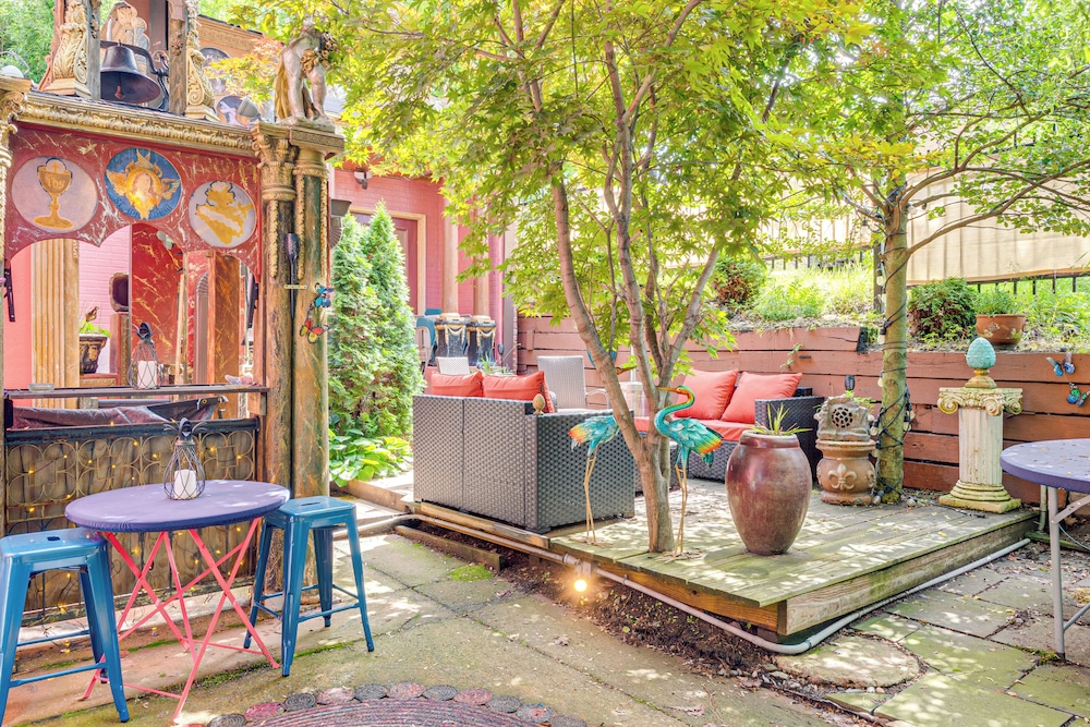 Near Downtown Scranton: Getaway w/ Patio