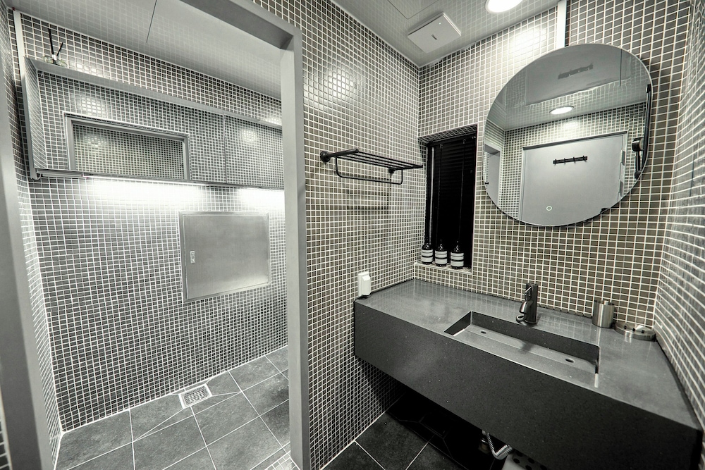 L9 Tailor Serviced Home near Hongik Univ