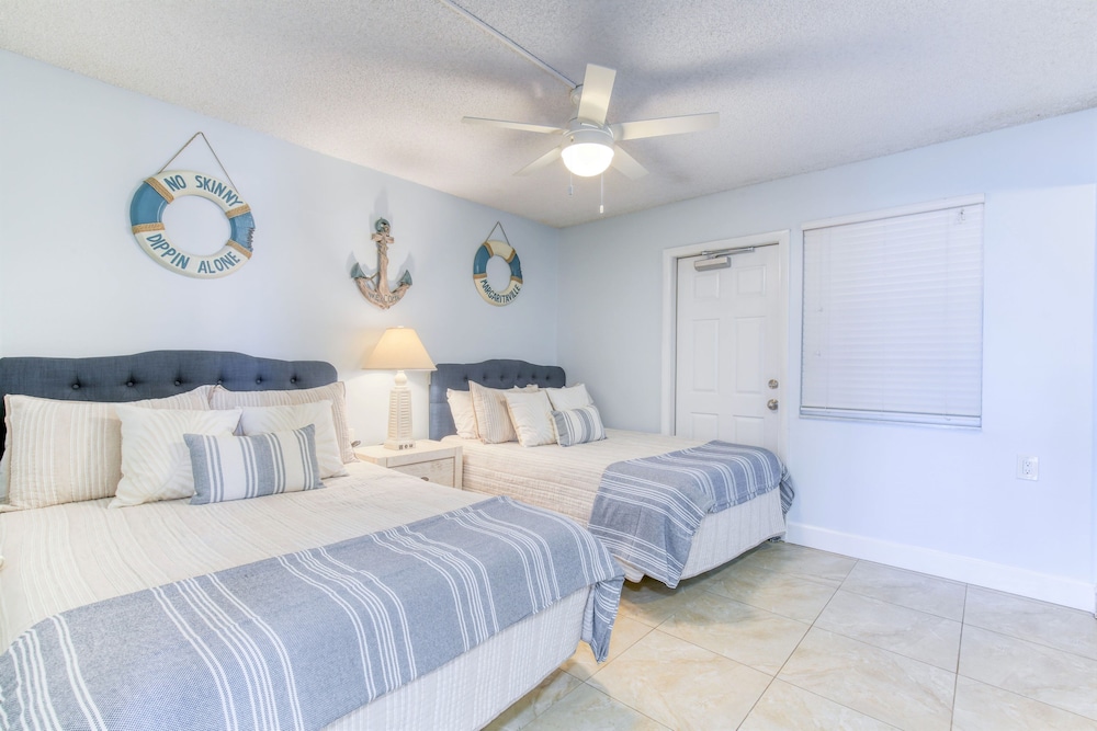 Paradise Beach Club by Happy Palm Stays