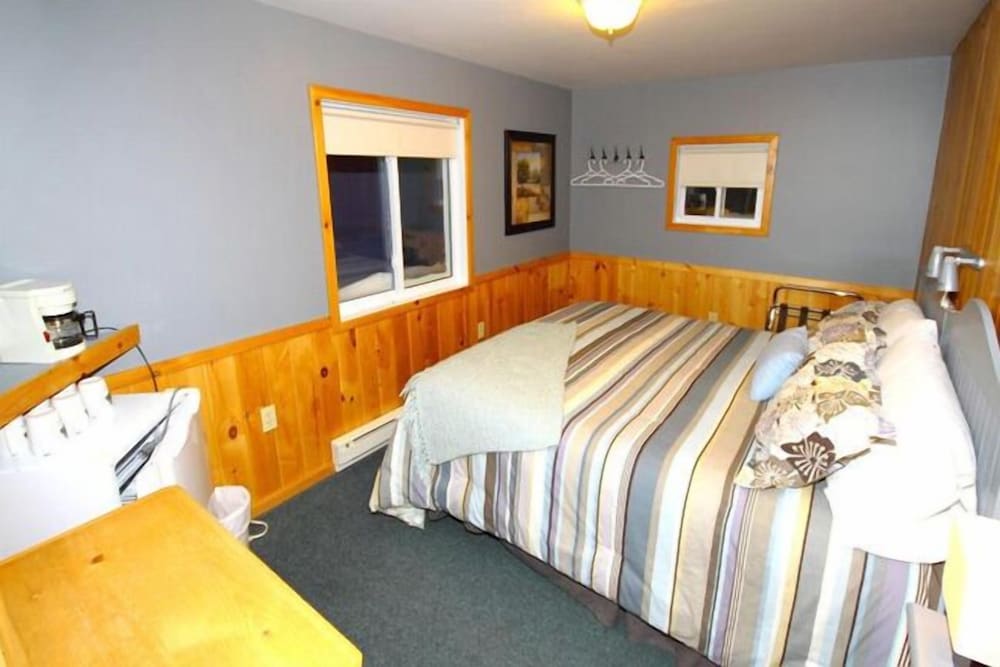 Spectacle Lake Lodge