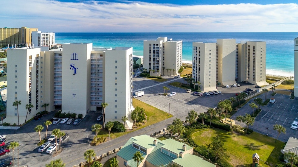 Shoreline Towers 1123 2 Bedroom Condo by RedAwning view 4