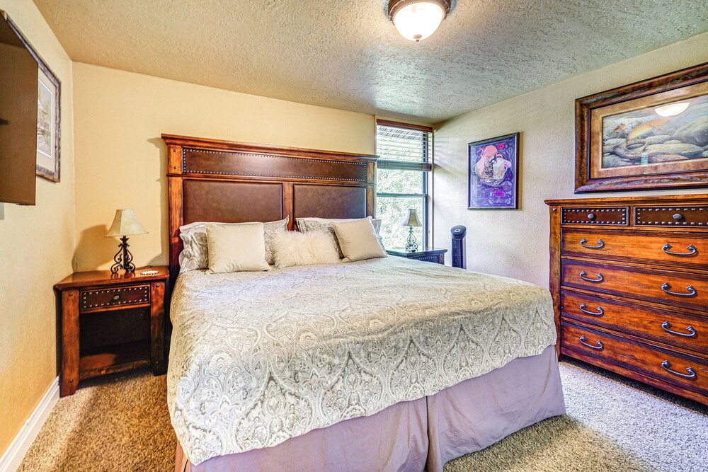 1/2 Block to Lift Bus Stop: Condo in Park City