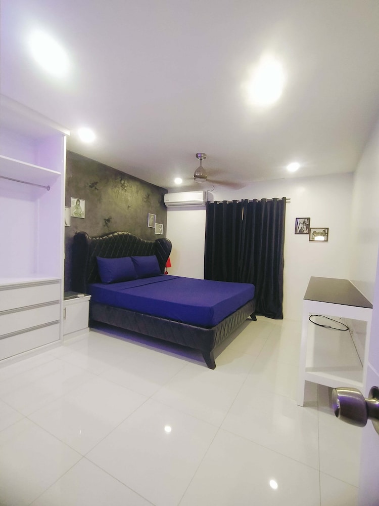 Kandi Suites 2BR with private Jacuzzi