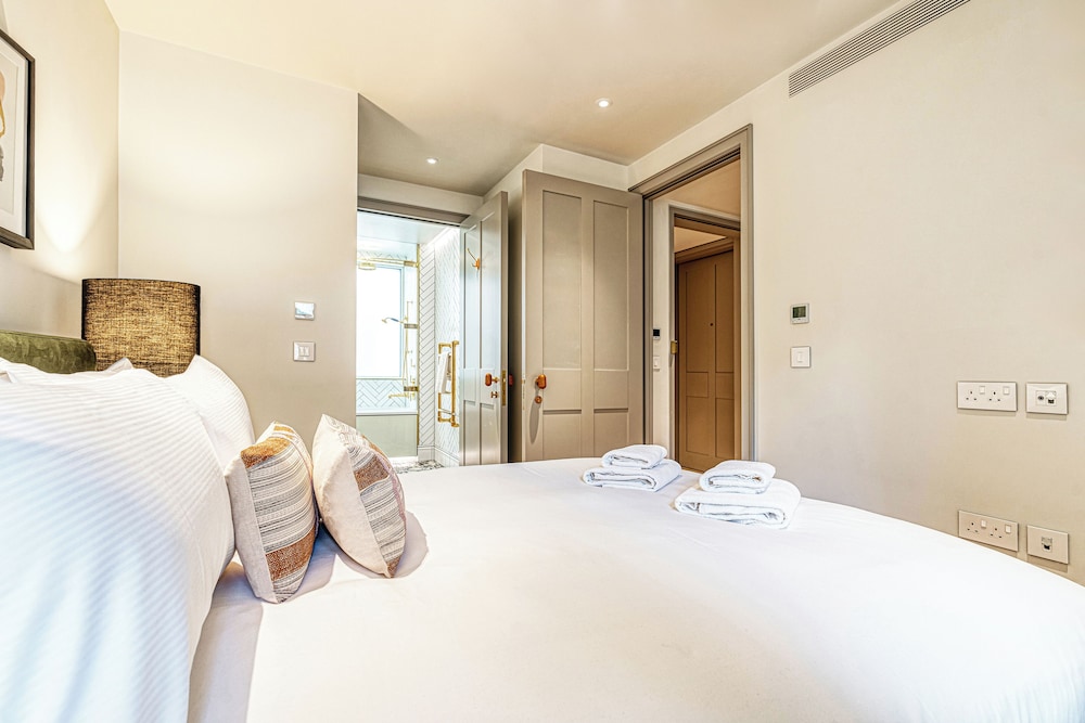 Luxury flats near Big Ben and London Eye
