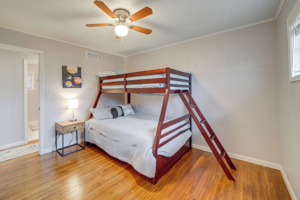 6 Mi to Dtwn: Dog-friendly Home w/ Yard in Tulsa