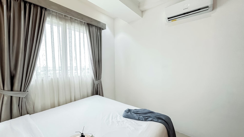 Comfy and Strategic 2BR Apartment at Signature Park Grande