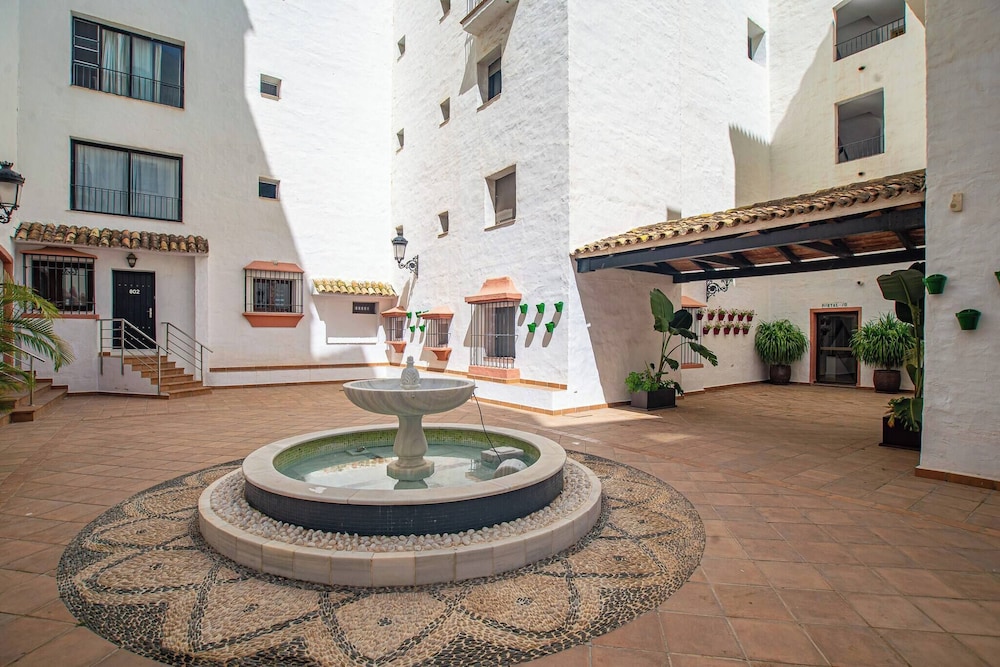Beautiful 2 Bedrooms Apartment In Puerto Banus