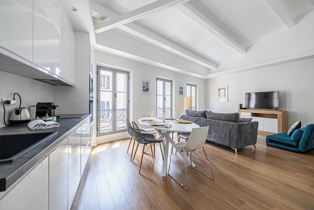 Charming Apartment With AC- 2bd/4p - Near the Sea