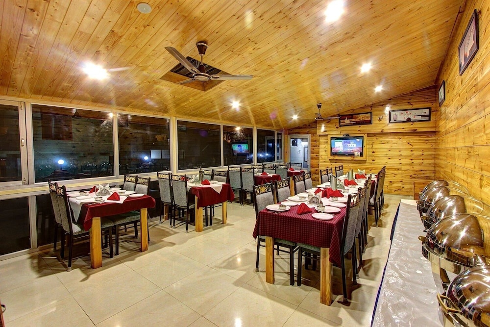 Hotel Monarch Residency Manali