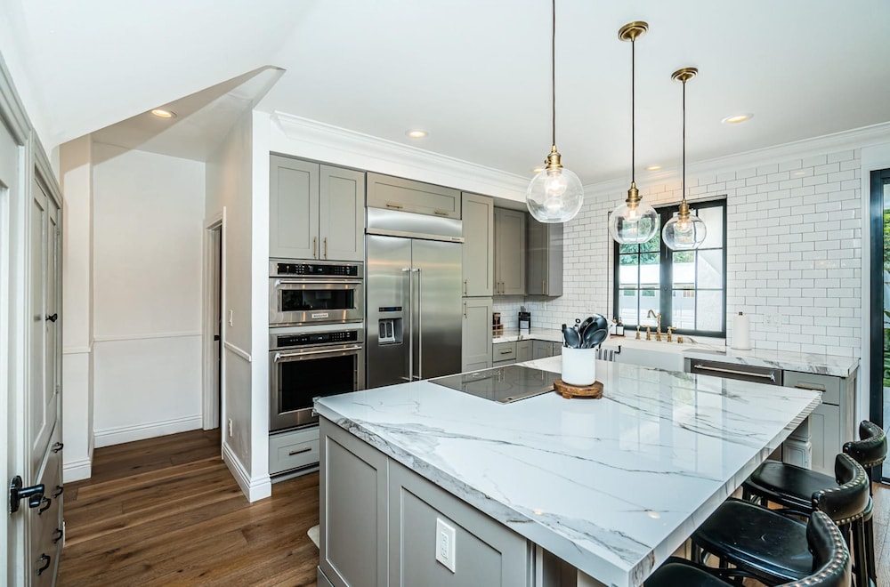 Spacious 5 BR Near Heart of South Park