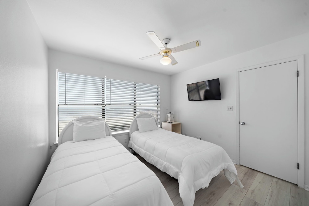 Pirates Beach Retreat by Ryson Vacation Rentals