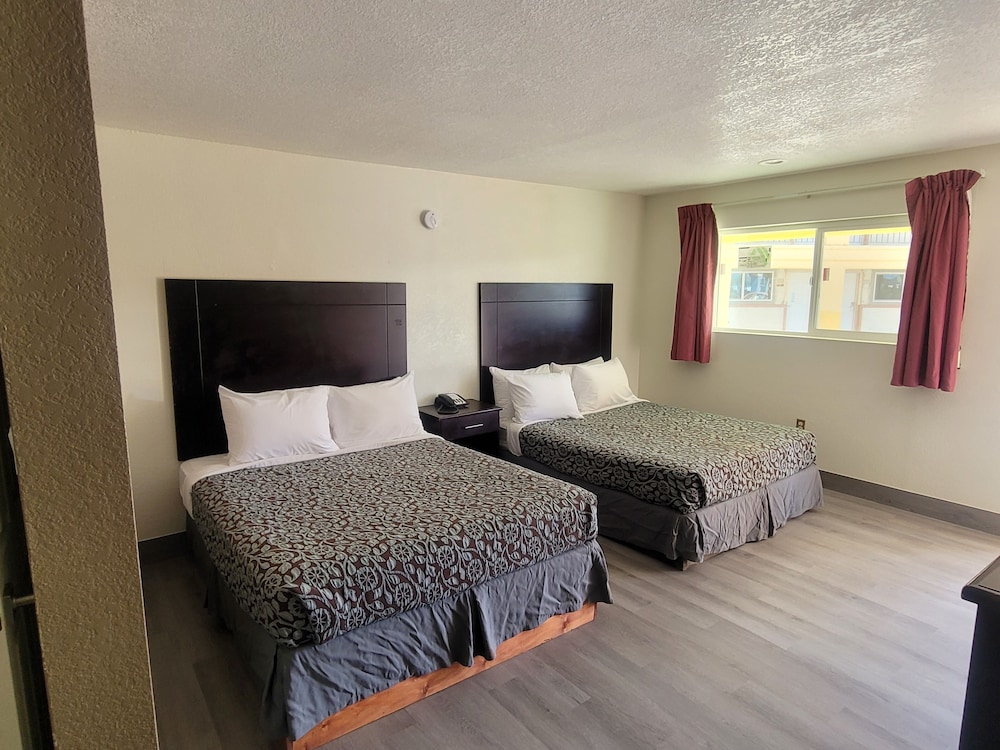 Econo Lodge Las Vegas NM 3