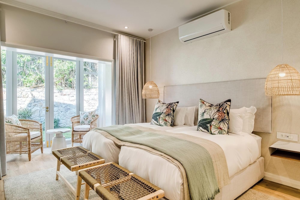 6bed Villa by Camps Bay Beach Seven the Drive