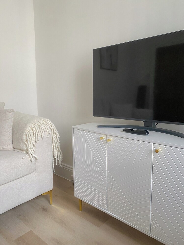Luxury Townhouse Retreat in Kendal w/ Free Parking