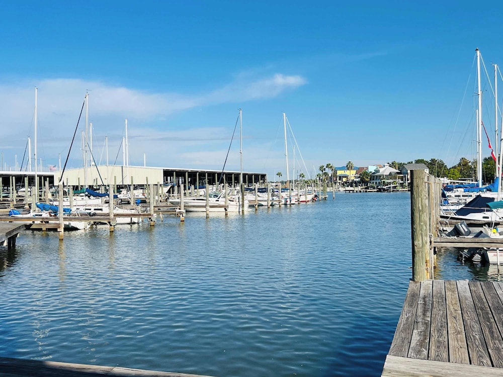 Marina Maison 2bdr Condo