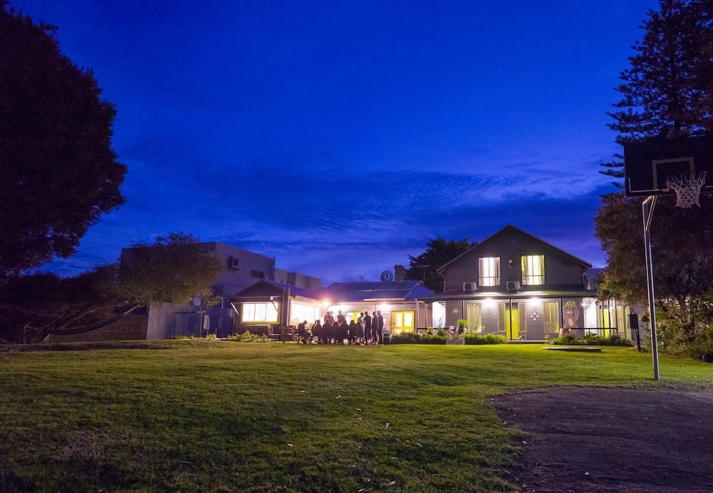 Dunsborough Beachouse YHA Hostel