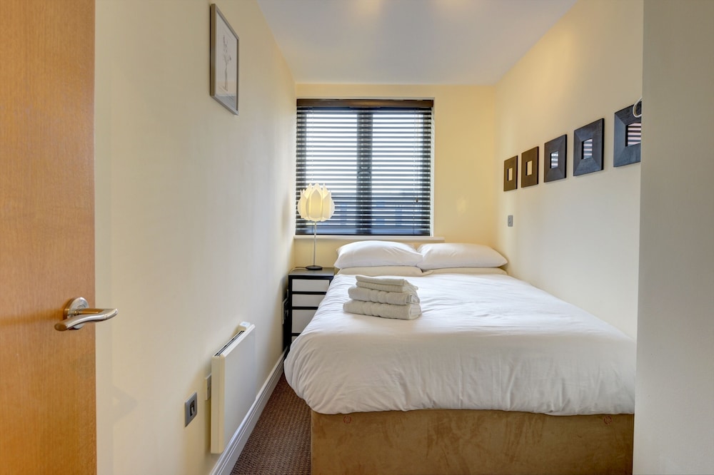 Location Spacious Apartment With Parking view 2
