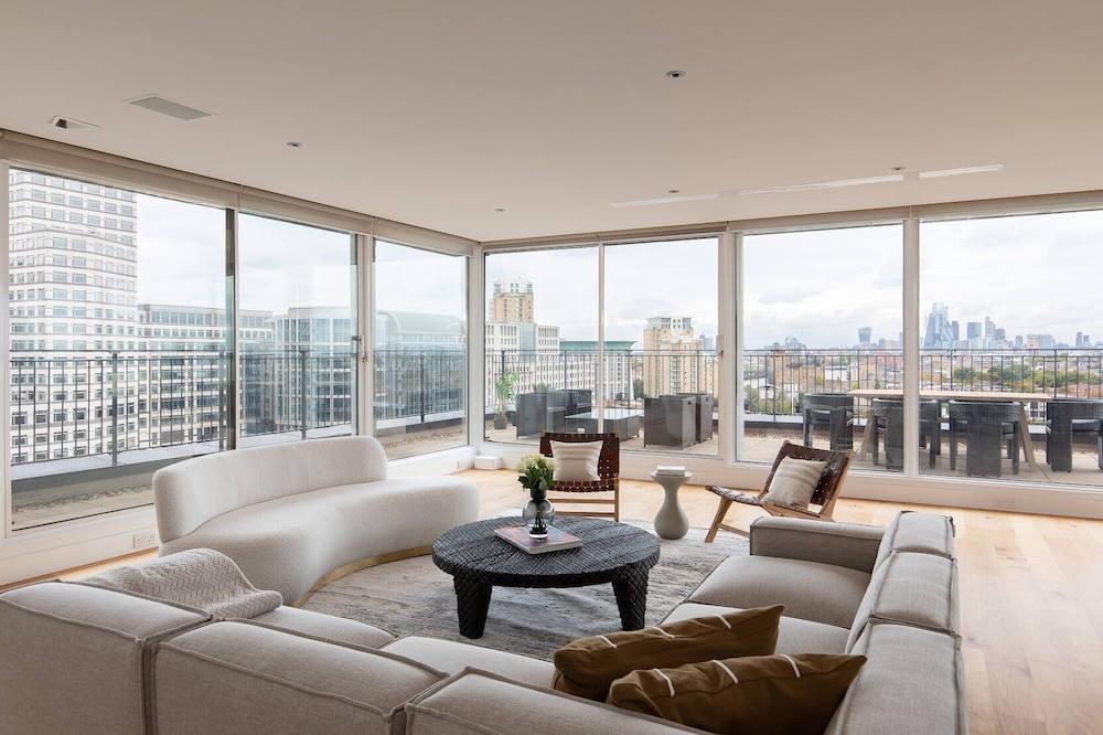 The Canary Wharf Secret - Glamorous 3BDR Flat w/ Terrace and Parking