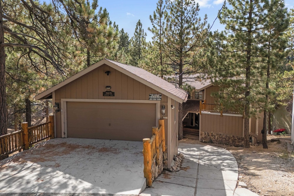 Lakeview Cabin w/ Game Room & Deck Near Ski Slopes & Trails Sleeps 20 Waterview by Avantstay
