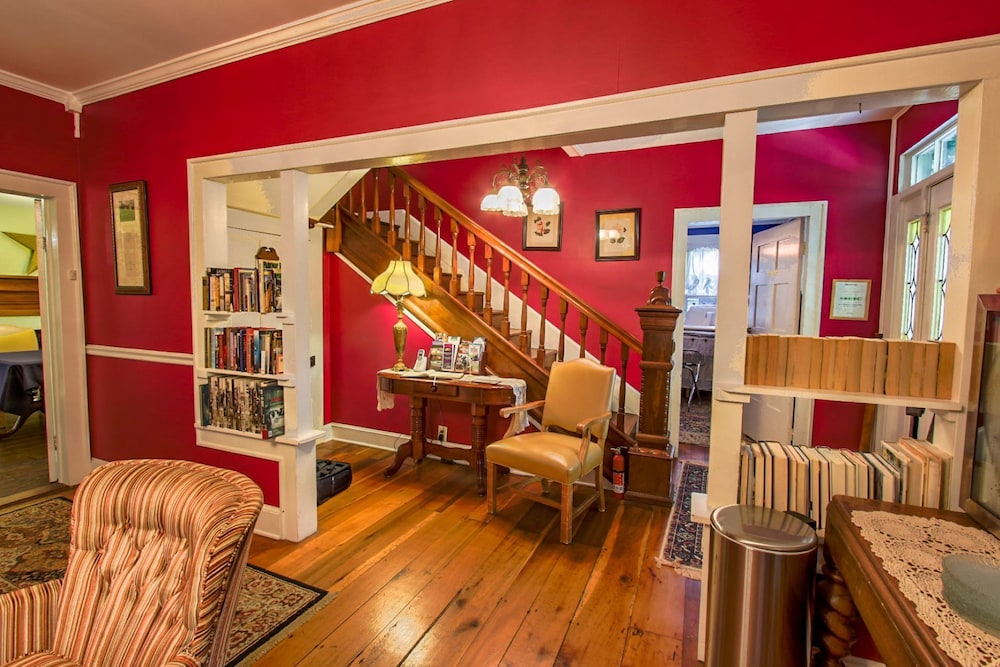 Buffalo Tavern Bed & Breakfast view 2