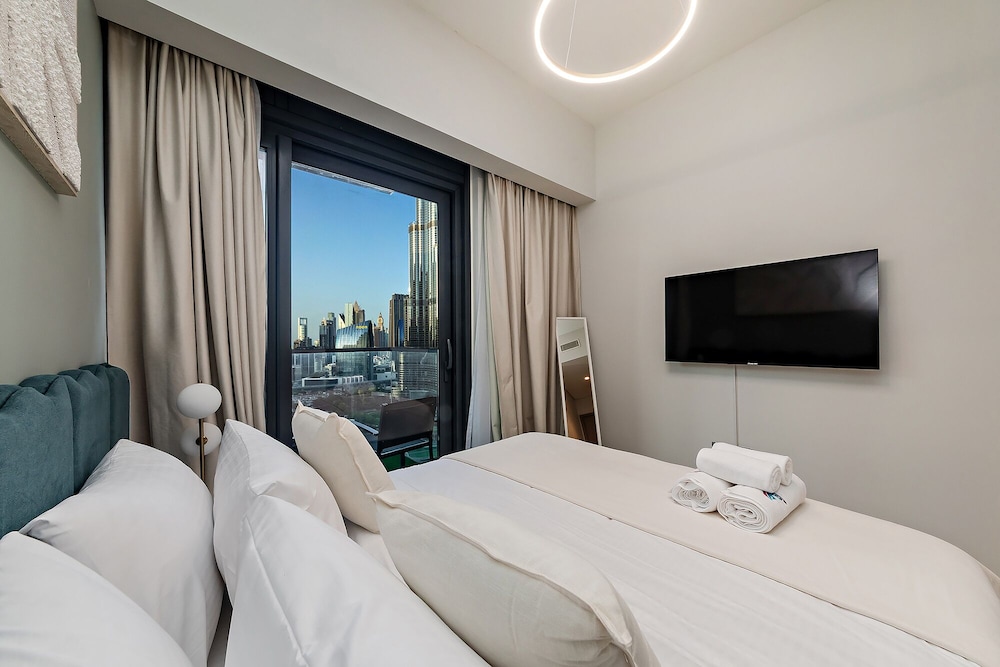 Luxury Burj Khalifa View 4BR