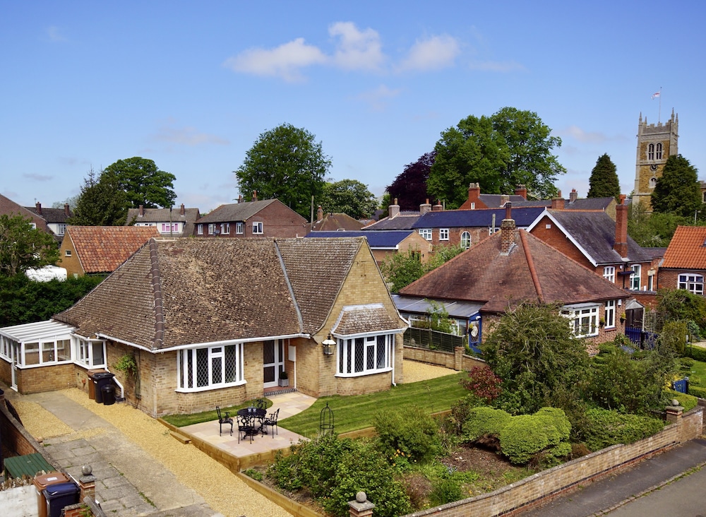 Vale View - Sleeps 6 - Pets Ok - Garden - Parking
