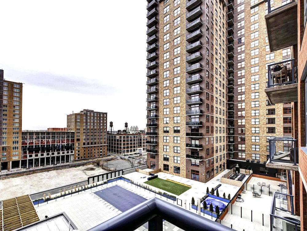 Pelicanstay near Holland Tunnel