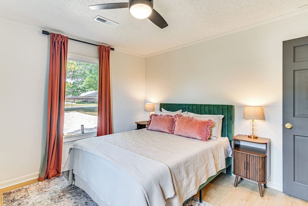Pet-friendly Home w/ Yard, 1 Mi to Decatur Mall