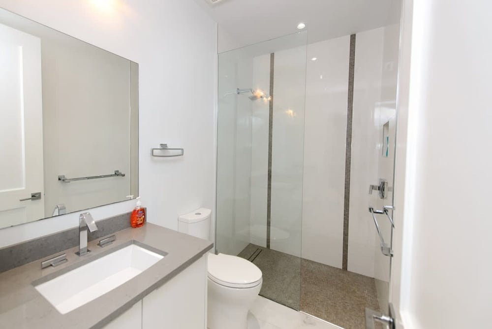 Cable Beach Condo Large Private Patio With BBQ