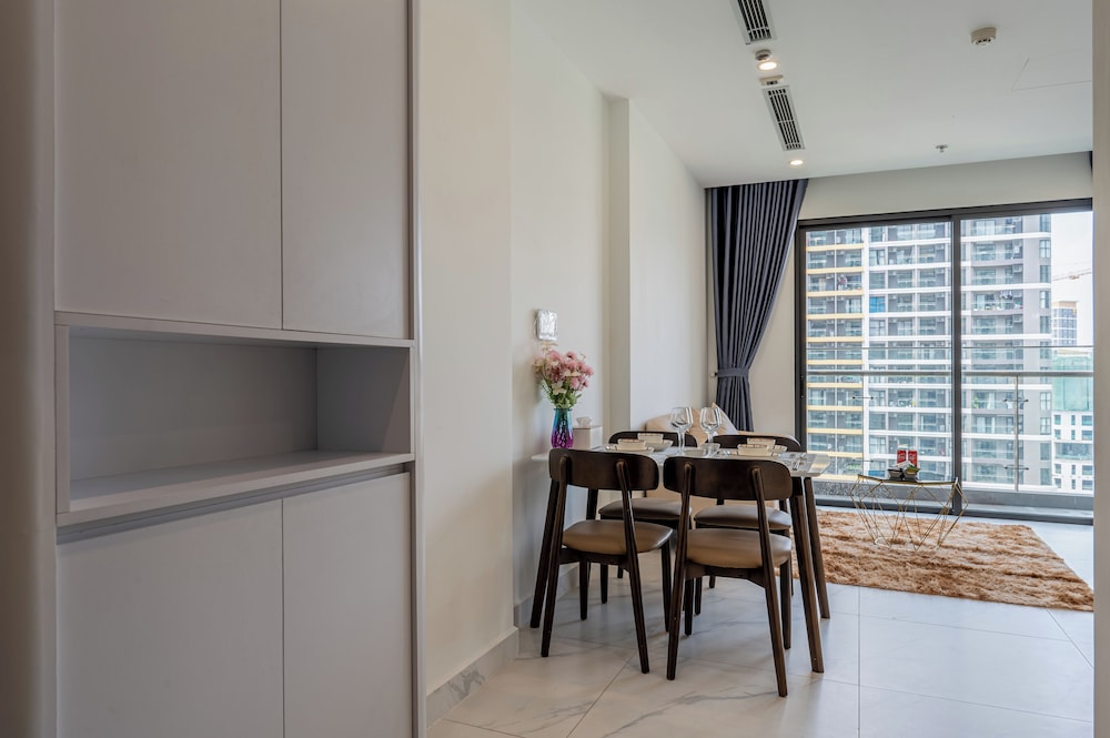 LA Nest 2 Bedrooms The Beverly - Vincom