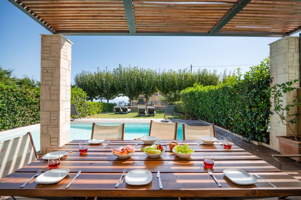Sunny Exclusive Ena in Chaniotis