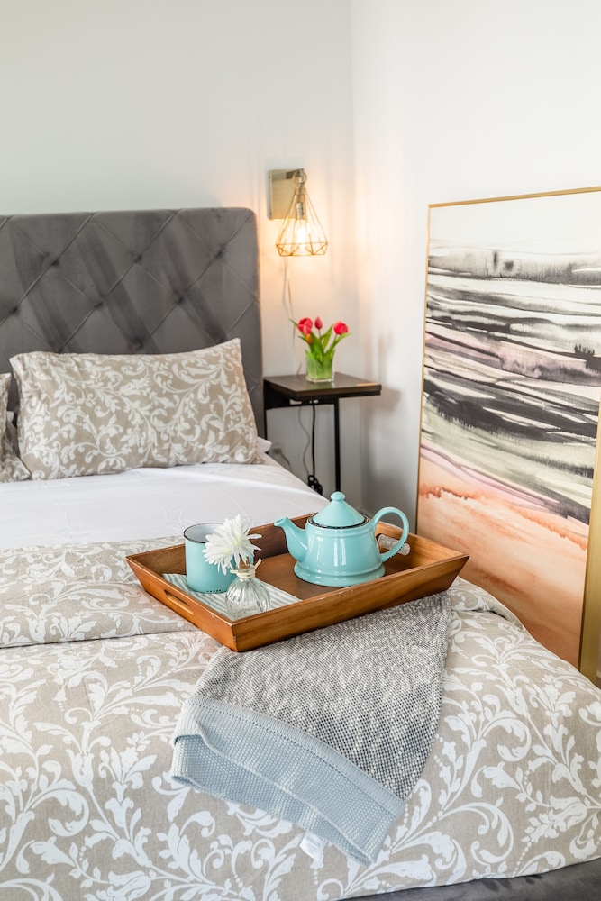 Luxury 2 BD + 2 WC in the heart of Entertainment District