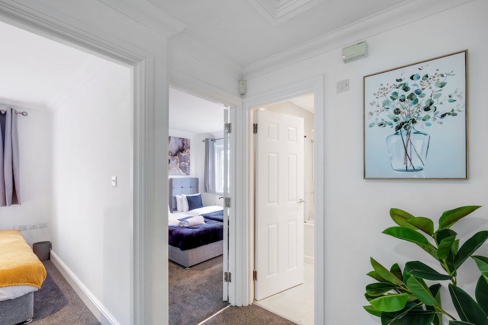 Isher 3 Bedroom 2 Bath Hse with Parking