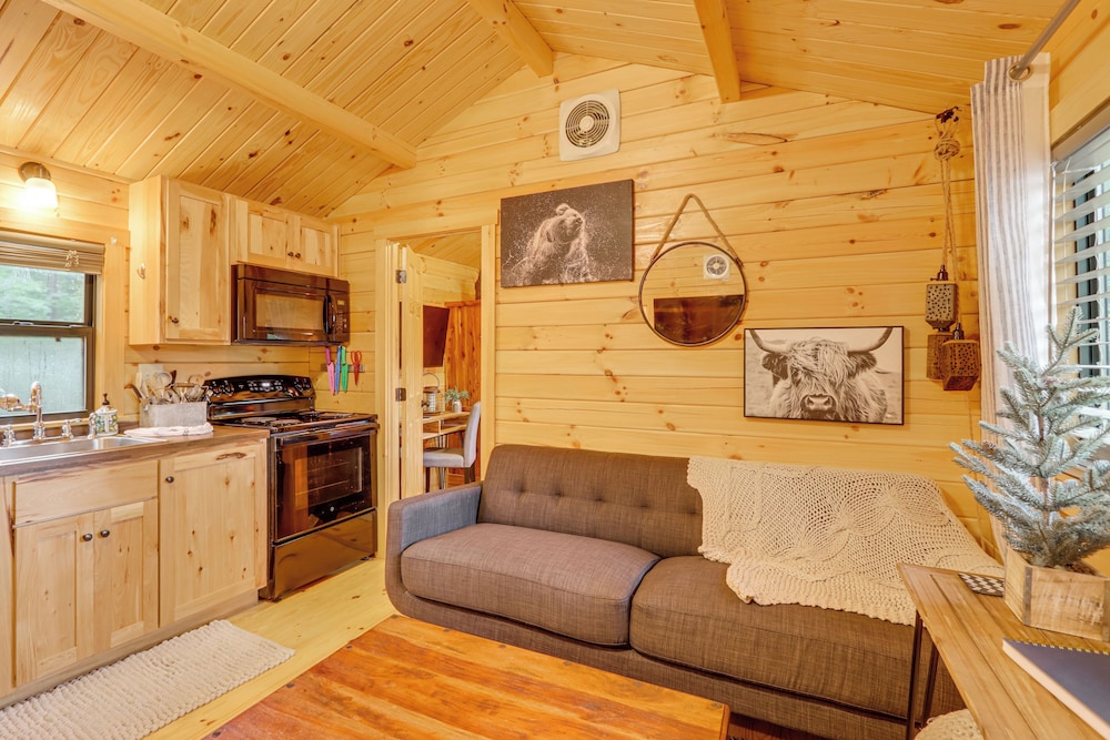 15 Mi to Blue Ridge: Forested Cabin w/ Decks!