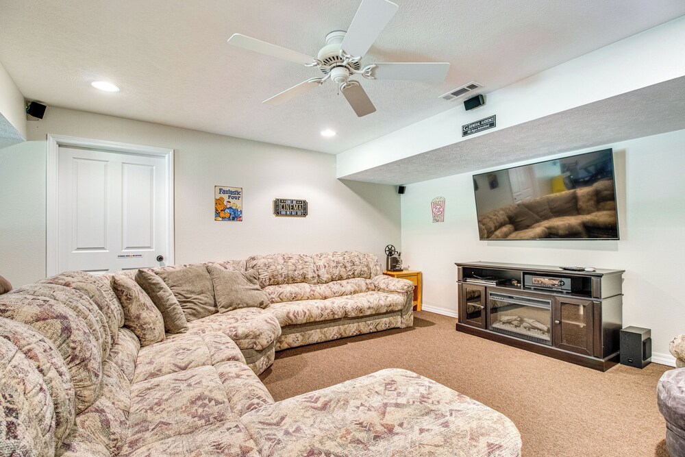 Near Bull Shoals Lake: Spacious Golfer's Getaway!