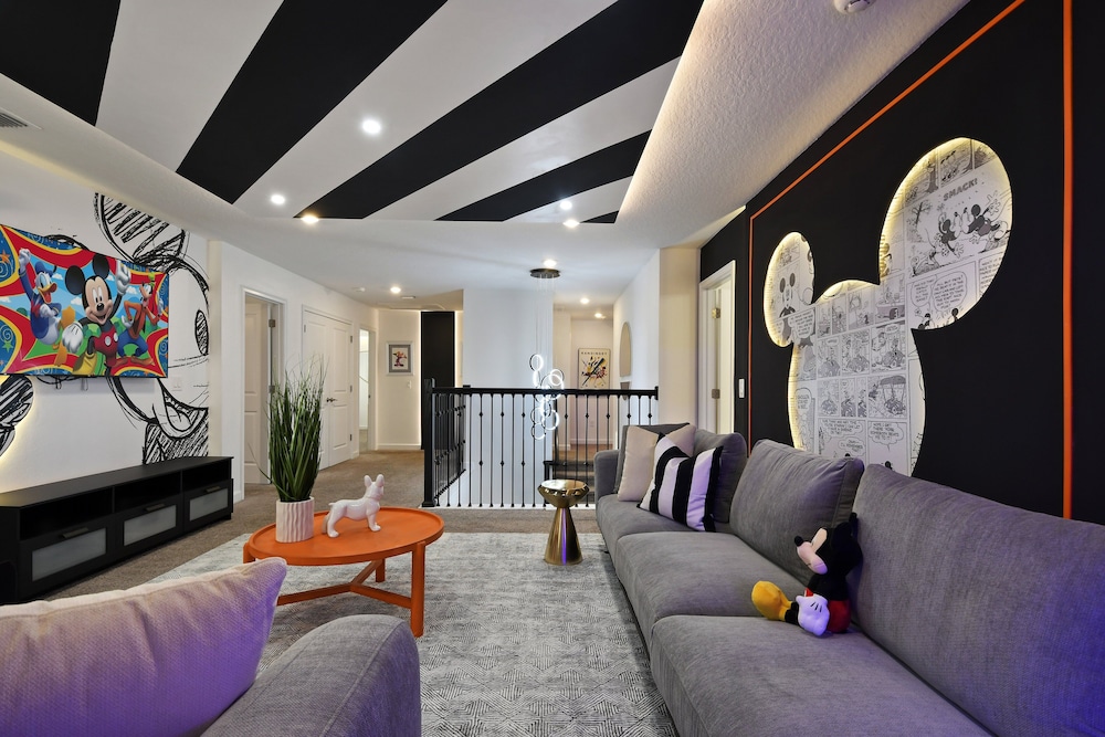 Epic Family Getaway: Themed Villa Near Disney !