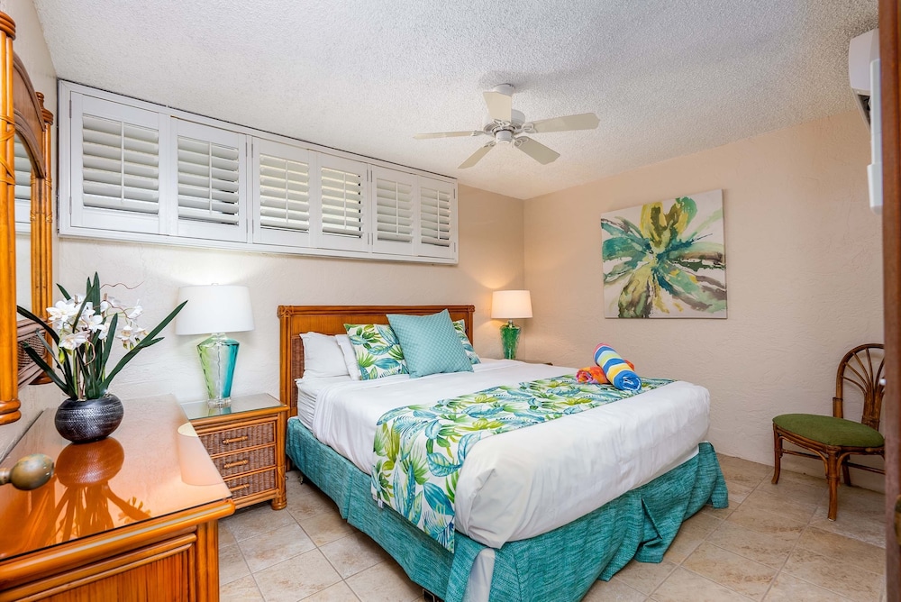 Papakea L207 Ocean Front 1 Bedroom 1 Condo by RedAwning view 2